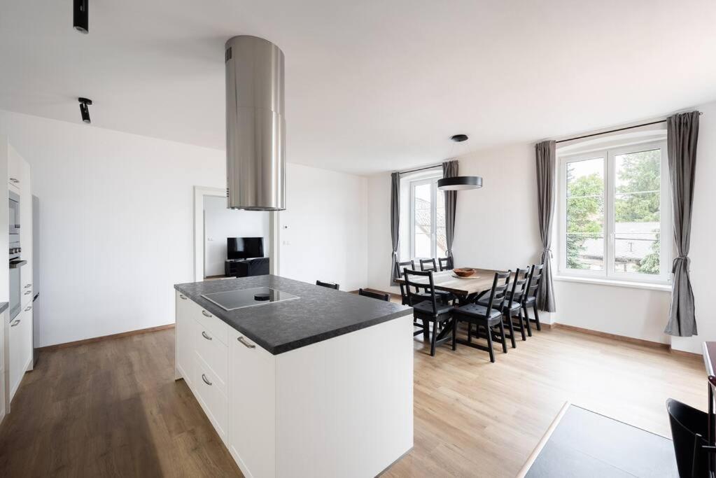Vacov Apartment Екстериор снимка